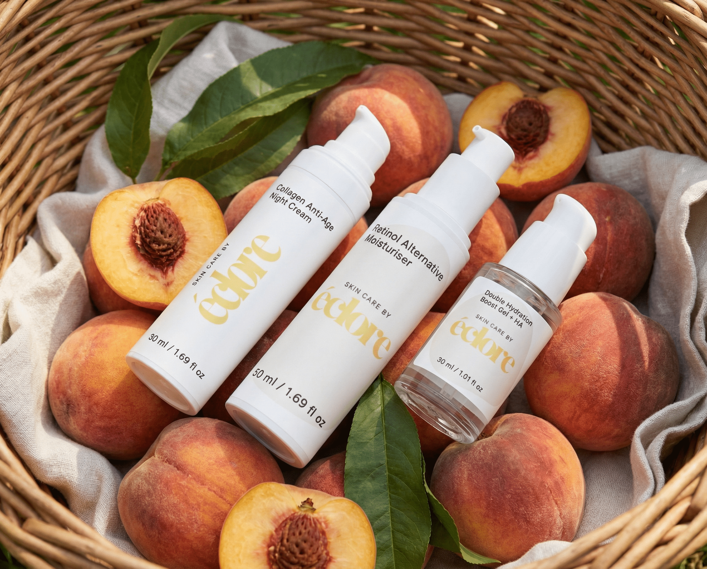 Anti-age hudvård med aktiva ingredienser som reducerar linjer och ger spänst.
