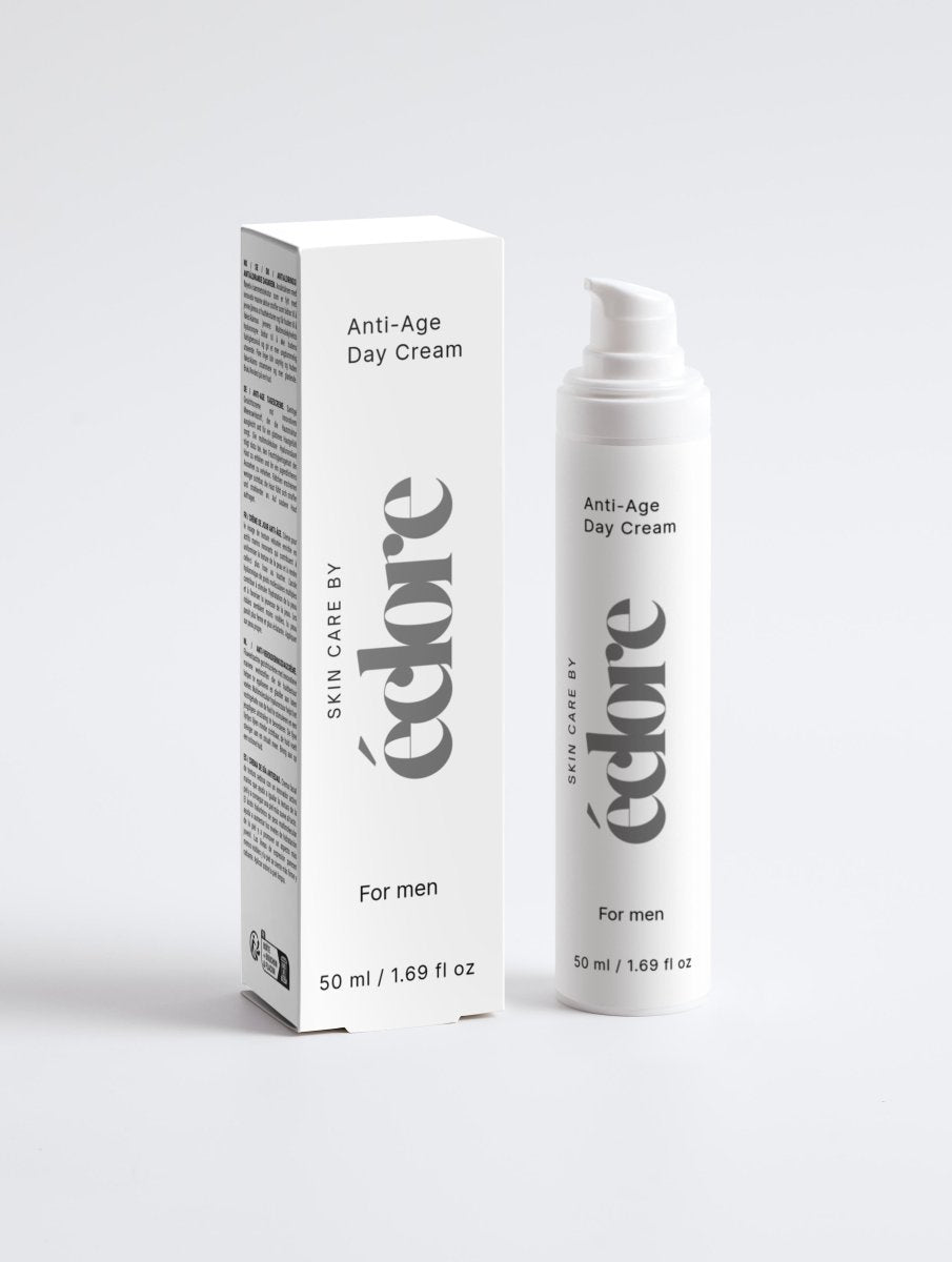 Vit förpackning och pump-flaska med éclore Anti-Age Day Cream för män, minimalistisk design med grå text