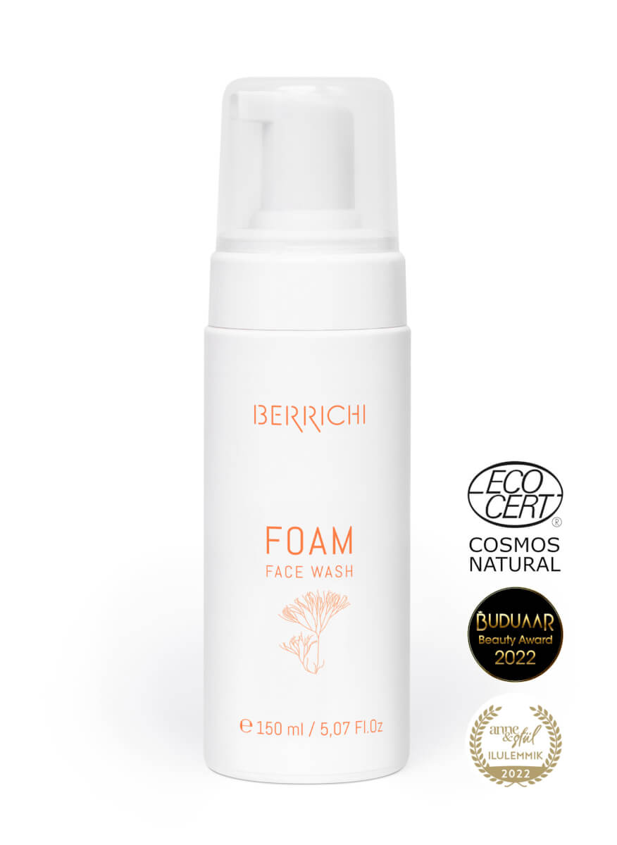 Vit foam ansiktsrengöring från Berrichi i 150ml pump-flaska med orange text och certifieringsmärken