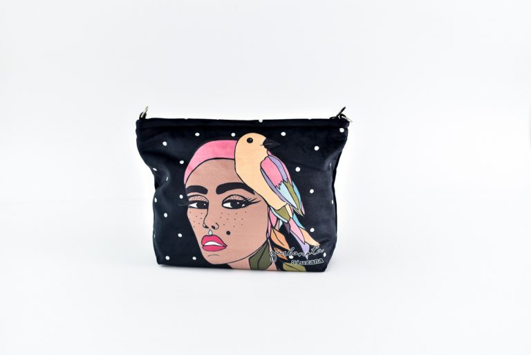 Makeup bag Siuzana black - svart necessär med illustration av kvinna med fågel och stjärnmönster