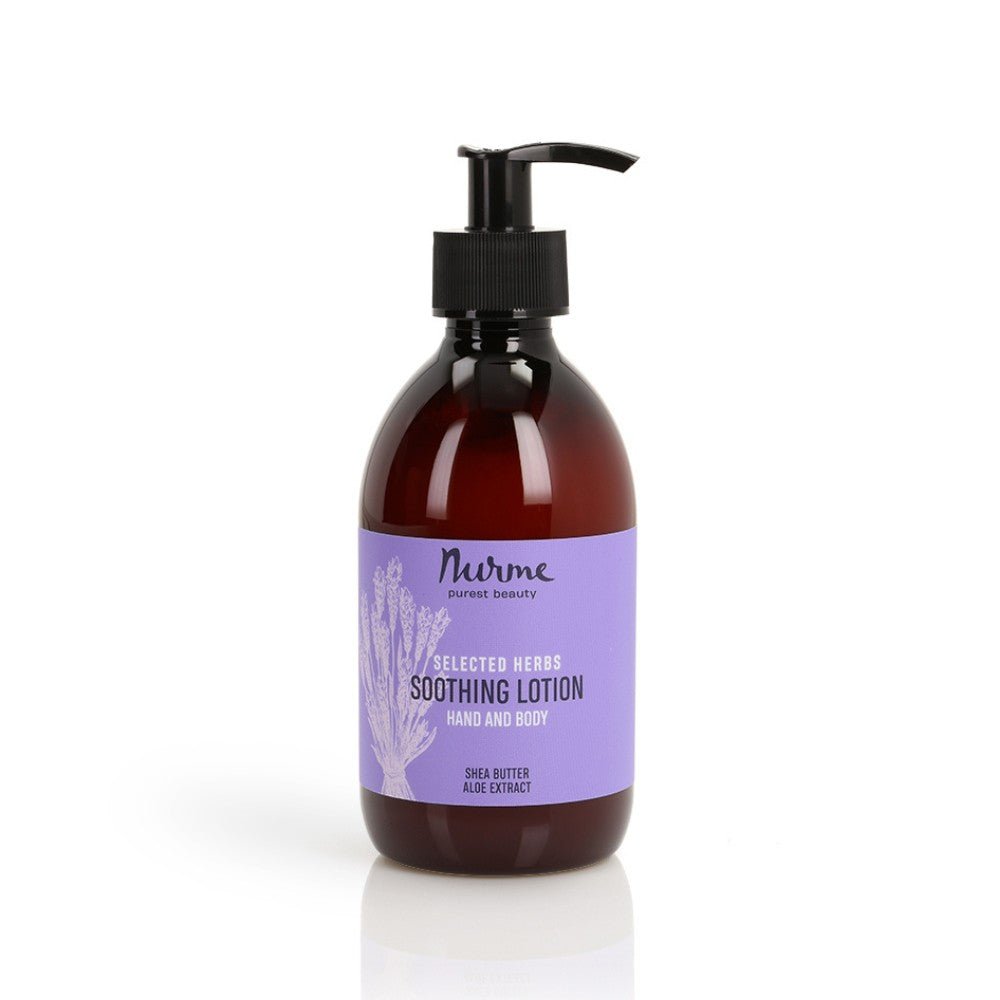 Bruntonad pumpflaska med lila etikett – Nurme kroppslotion med lavendel och örter, 300 ml