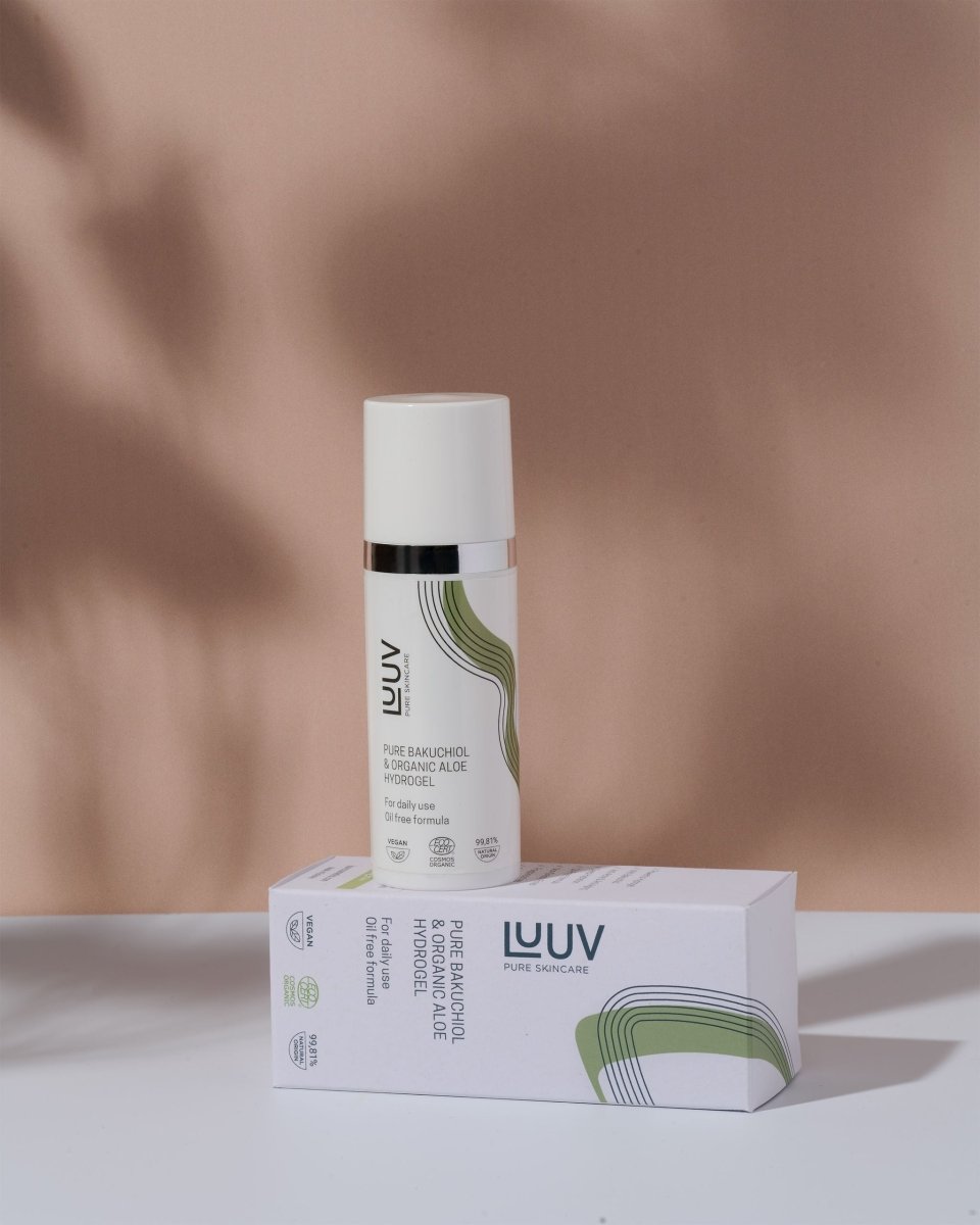 JUIV Pure Bakuchiol & Organic Aloe Hydrogel i vit pumpflaska med grön dekorativ design, bredvid vit produktförpackning