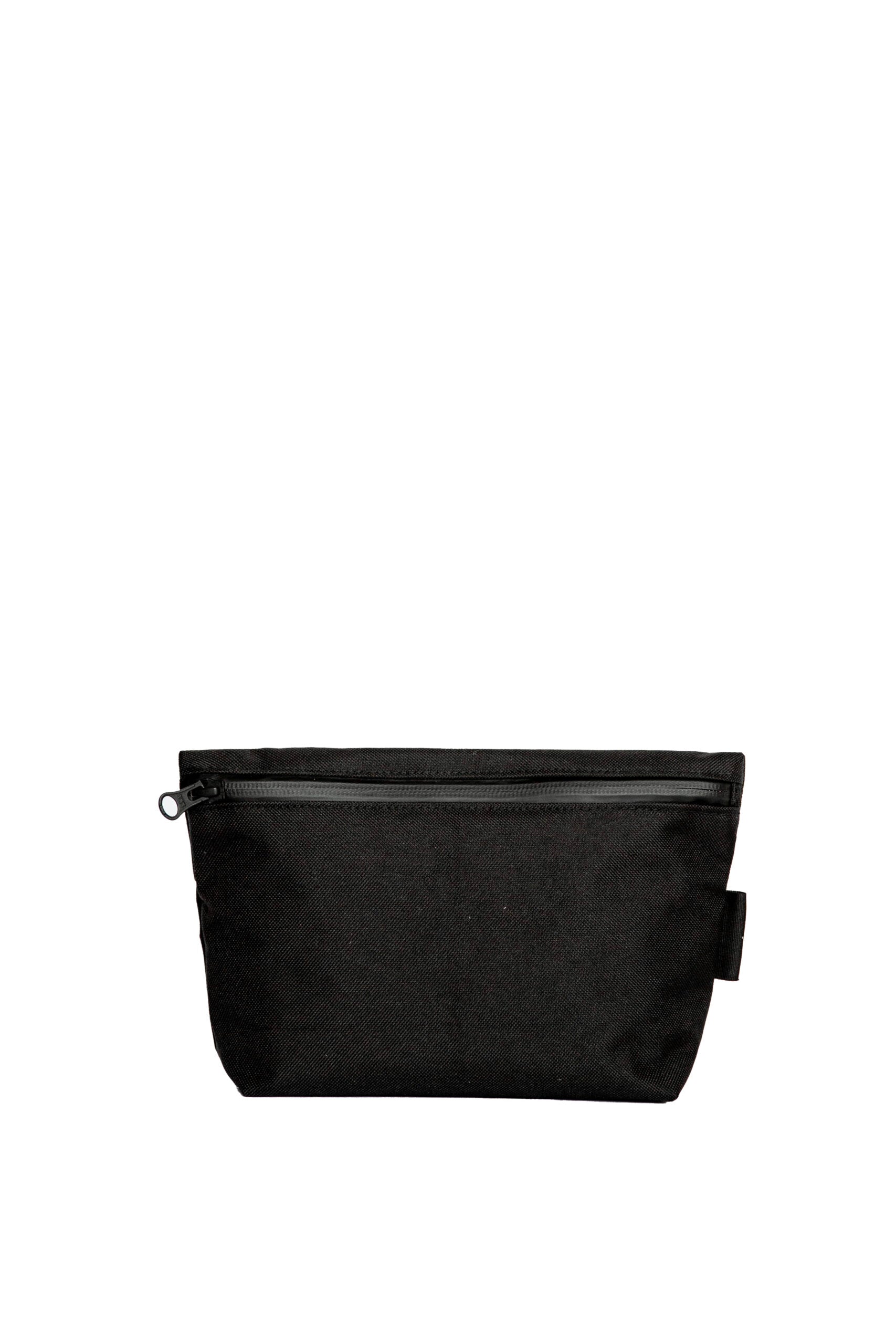 NES Toiletry Bag svart sminkväska i premium material med grå dragkedja och skandinavisk minimalistisk design