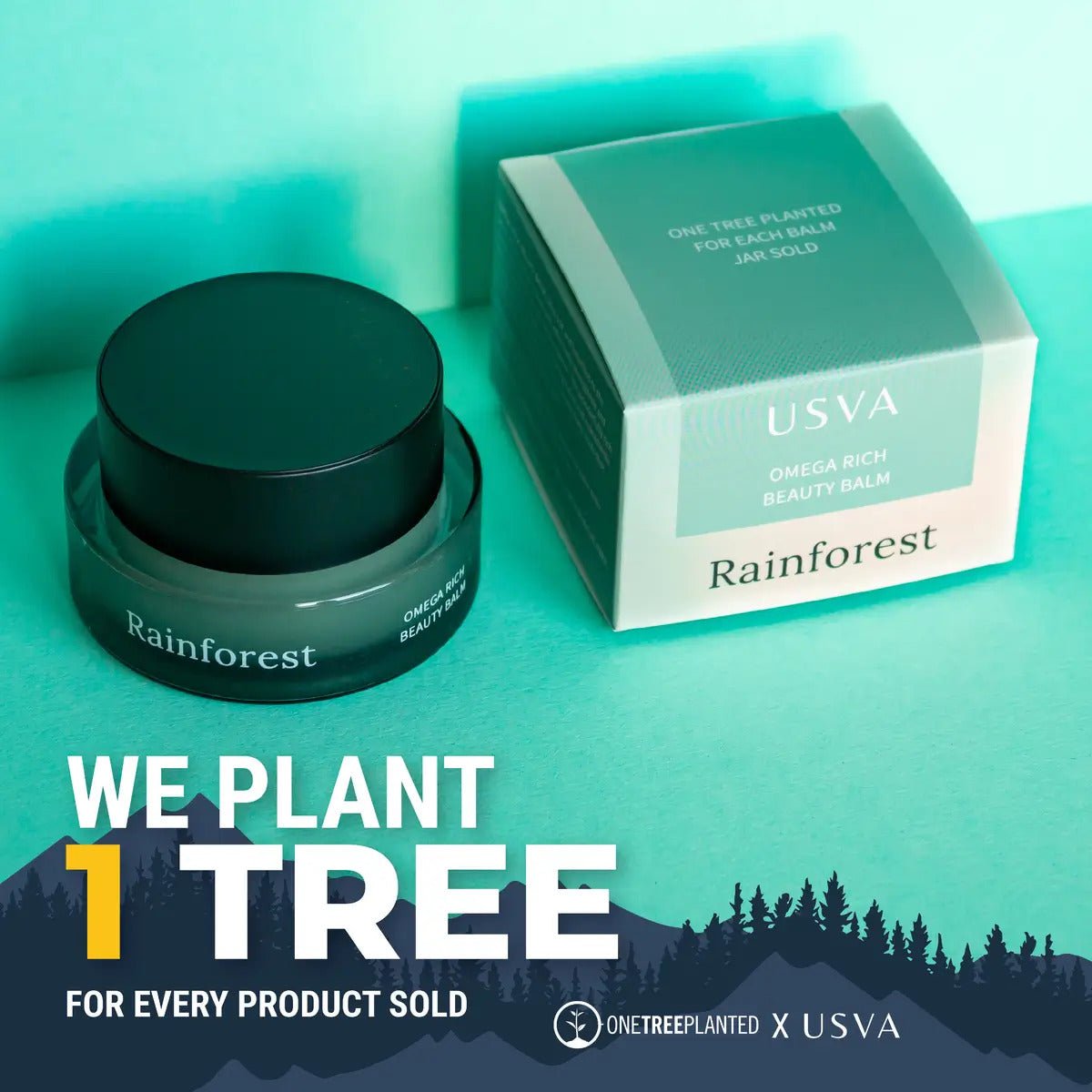 Grön glasburk med Rainforest Omega Rich Beauty Balm och matchande förpackning på turkos bakgrund
