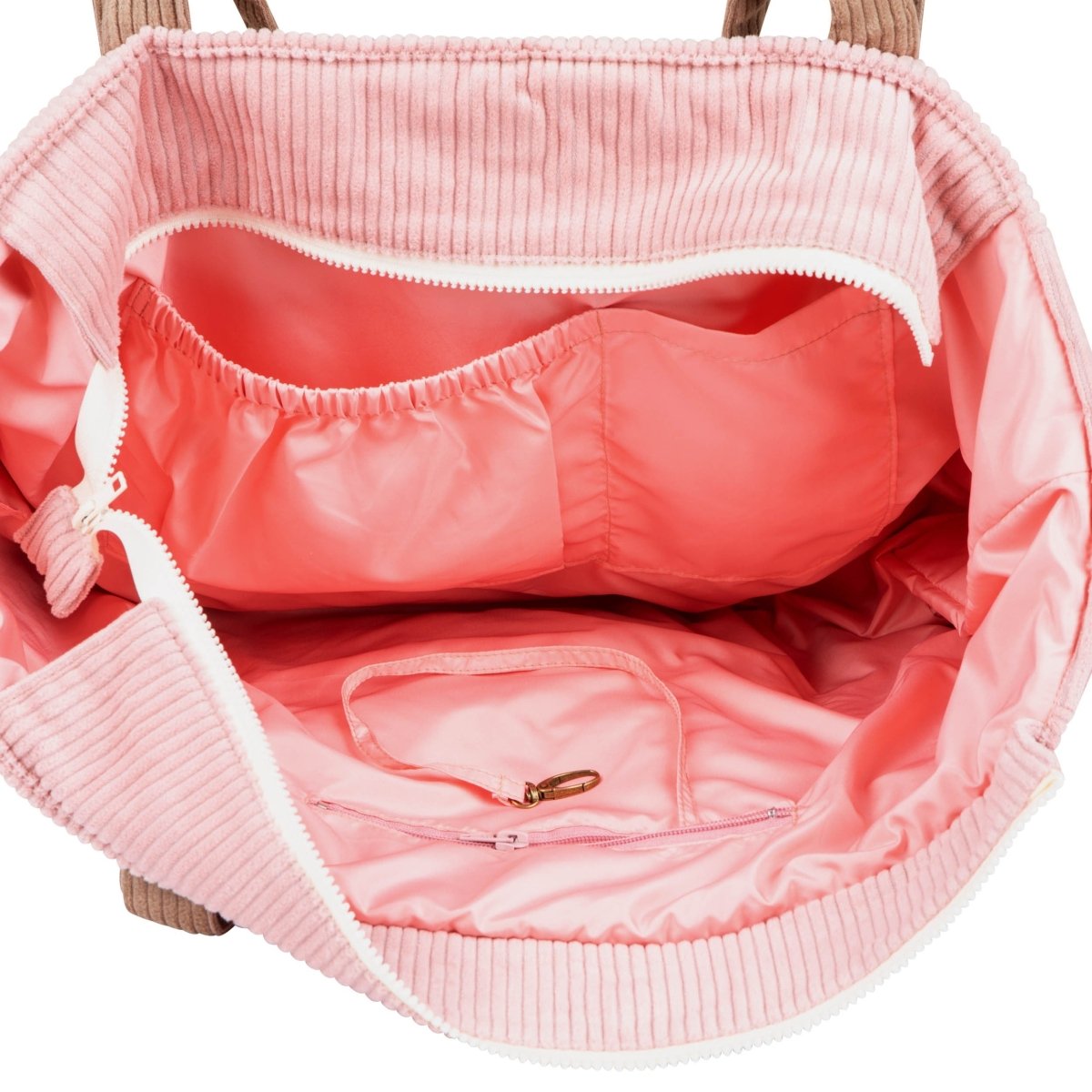 Öppen weekendväska i rosa sammet från Moi Mili, insida med tre fickor och dragkedja