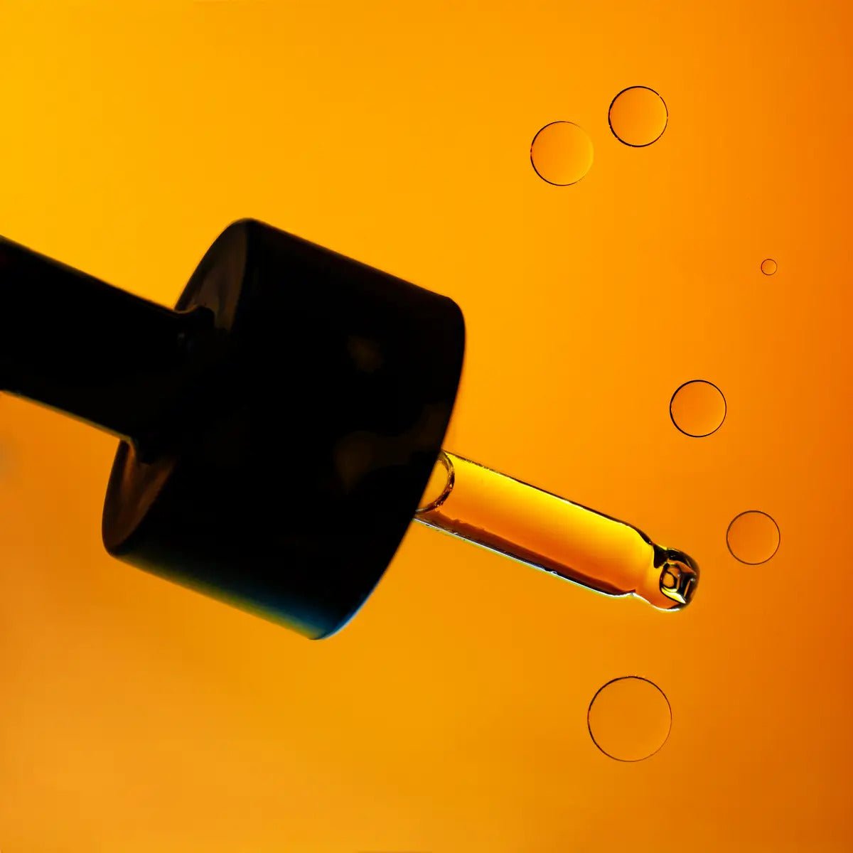 USVA Antioxidantrikt Ansiktsserum med Buriti & Passionsfrukt - pipettflaska i amber glas med svart gummipump
