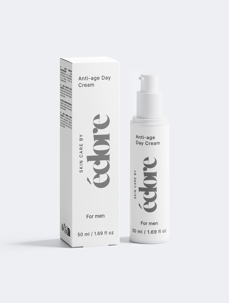 Vit förpackning och pump-flaska med éclore Anti-age Day Cream for men, 50ml, minimalistisk design mot ljus bakgrund