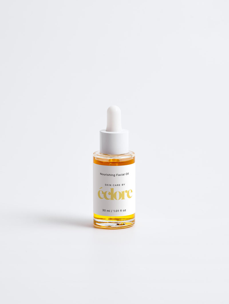Nourishing Facial Oil från éclore i glasflaska med dropper, 30ml, gyllene olja synlig genom transparent glas