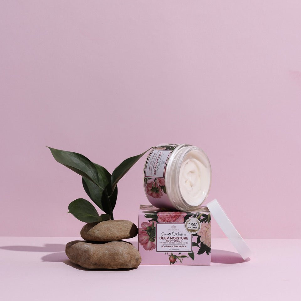 Body Cream Pion & Kvitten i rosa förpackning med blommigt mönster, öppen burk visar vit krämtextur